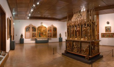 Autopsie einer Madonnenskulptur