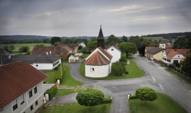 A  FELISMERÉS  DÖBBENETE