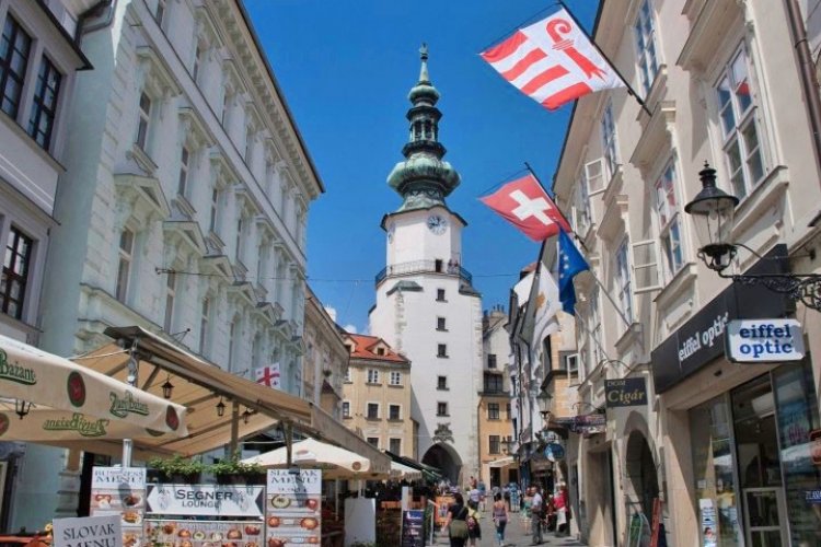 A pozsonyi Mihály-kapu és az időkapszula